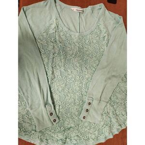 Maurices mint green thermal top with lace overlay. Missing 1 button (R)